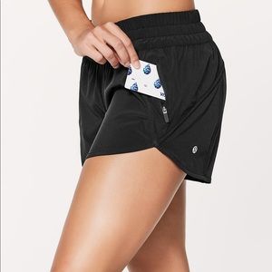 NWT lululemon Tracker Short V (Size 6, Navy)